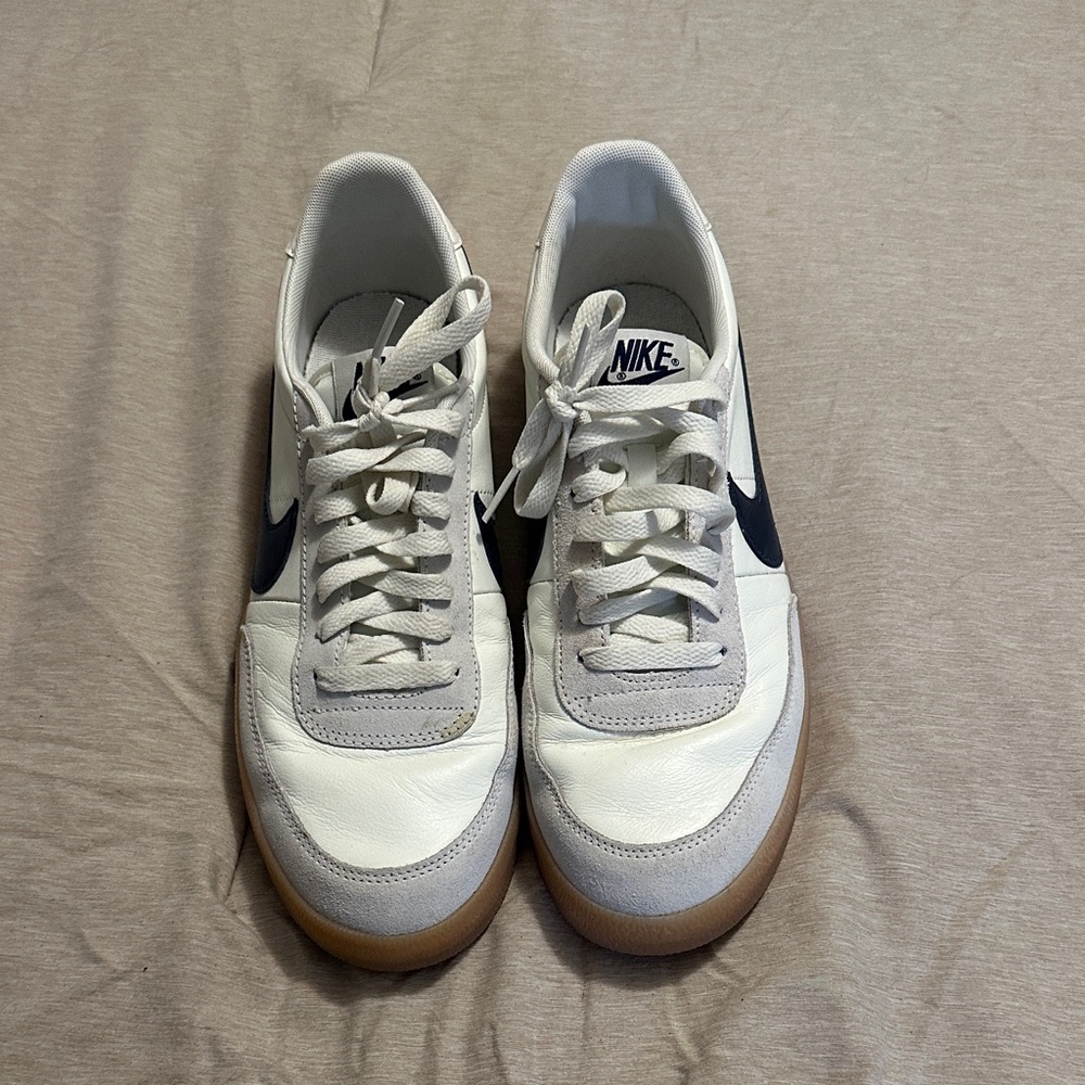 Nike Men's White and Gray Sneakers with Gum Sole